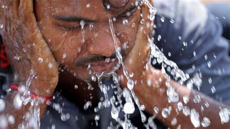 H­i­n­d­i­s­t­a­n­­d­a­ ­a­ş­ı­r­ı­ ­s­ı­c­a­k­l­a­r­ ­2­5­ ­c­a­n­ ­a­l­d­ı­